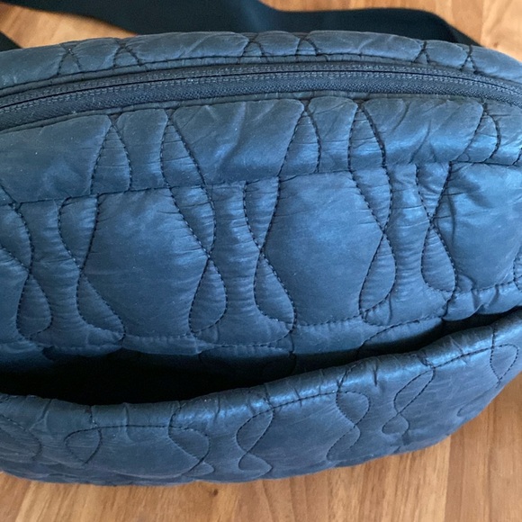 ❤️ Lululemon Quilted Embrace Crossbody Bag Black - Picture 8 of 10